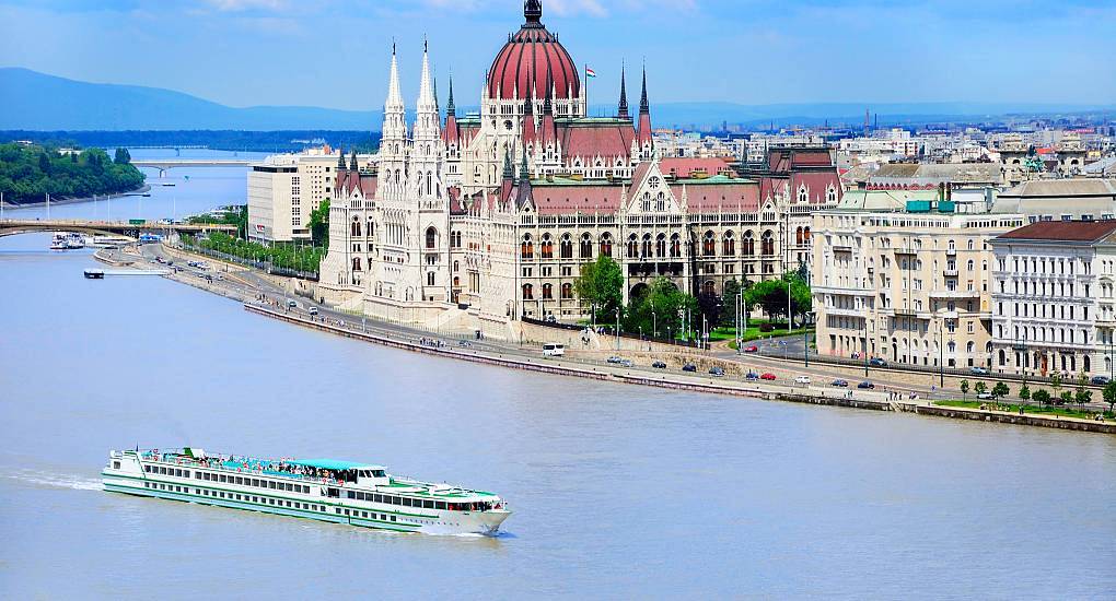 Hen dos may enjoy a River Cruise