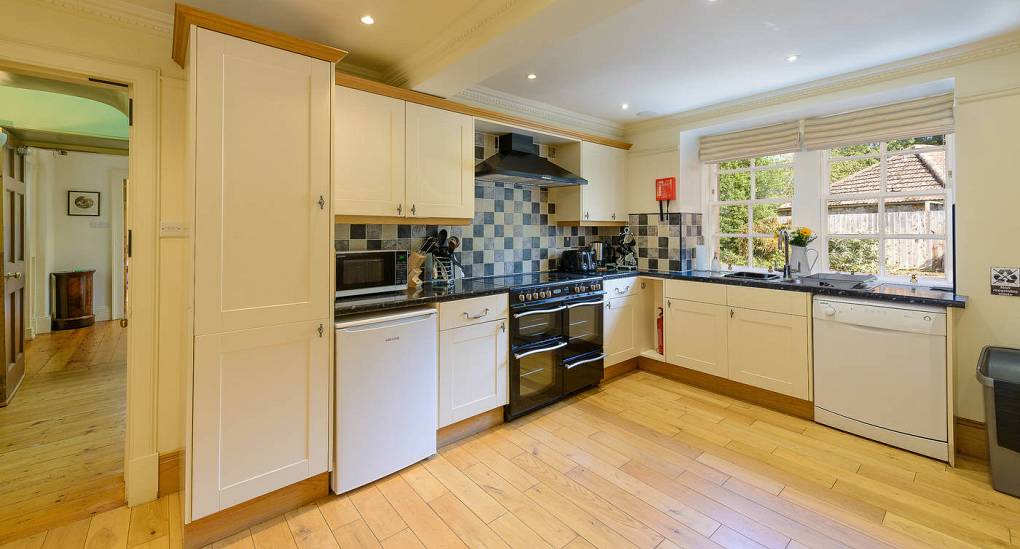 foxglove-cottage-kitchen.jpg