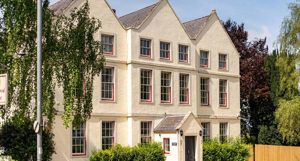 Grand Manor Luxury Party House view from the front