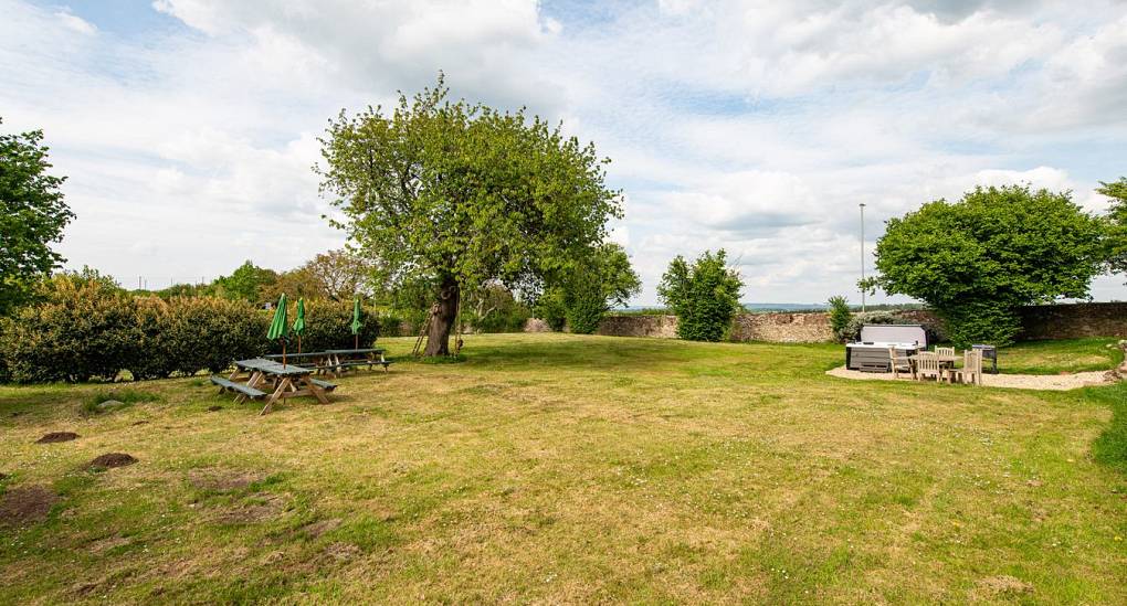 Grand Manor Luxury Party House big garden