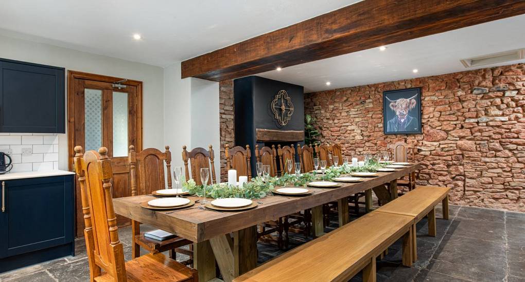 Grand Manor Luxury Party House dining table and chairs