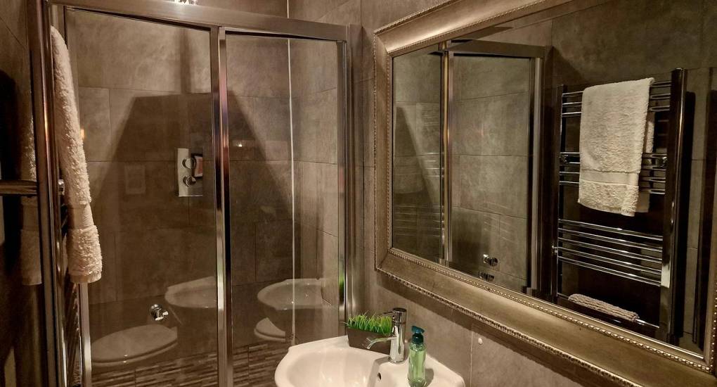 Hen Party Accommodation bathroom