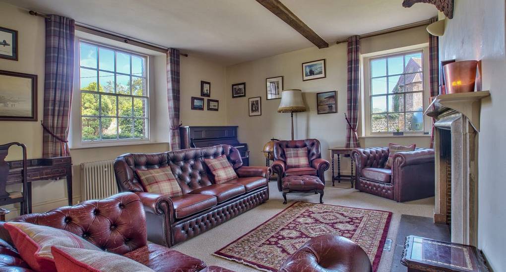 Lounge with leather sofas