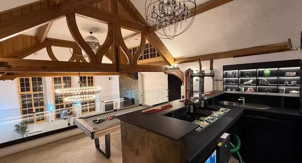 House of Dreams nr Chester games room with pool table and bar area for a hen party weekend.