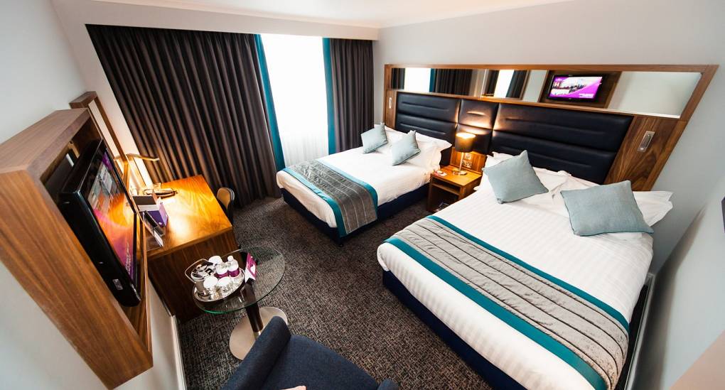 leeds-hen-do-package-4-star-hotel-bedroom.jpg