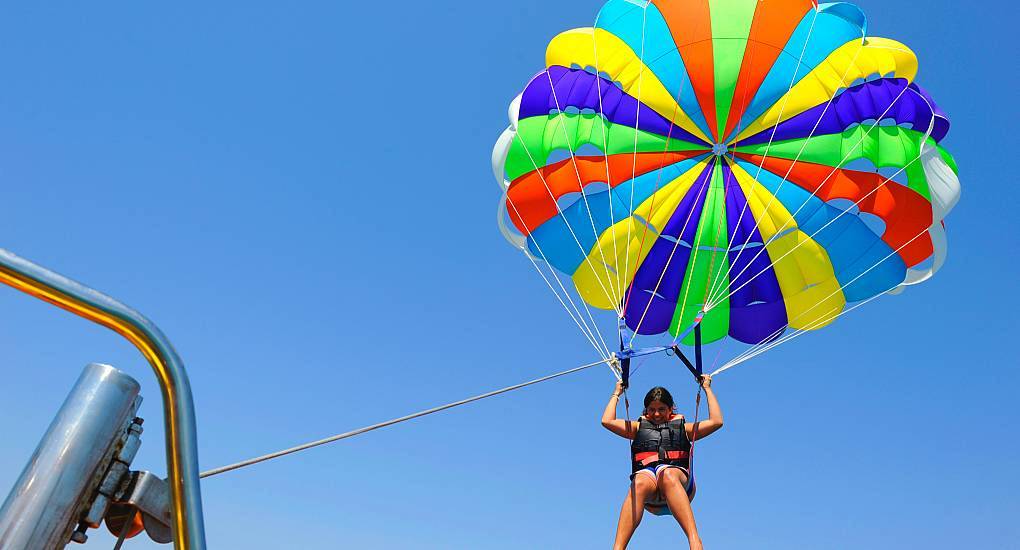 One of the hen do Parascending