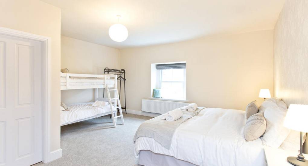 Bedroom five at Peak Star hen party house featuring flexible zip-link beds that can be configured as a double or two singles.