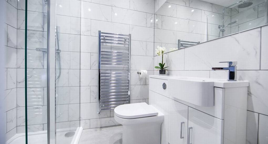 Stag and Hen Party accommodation en suite shower room